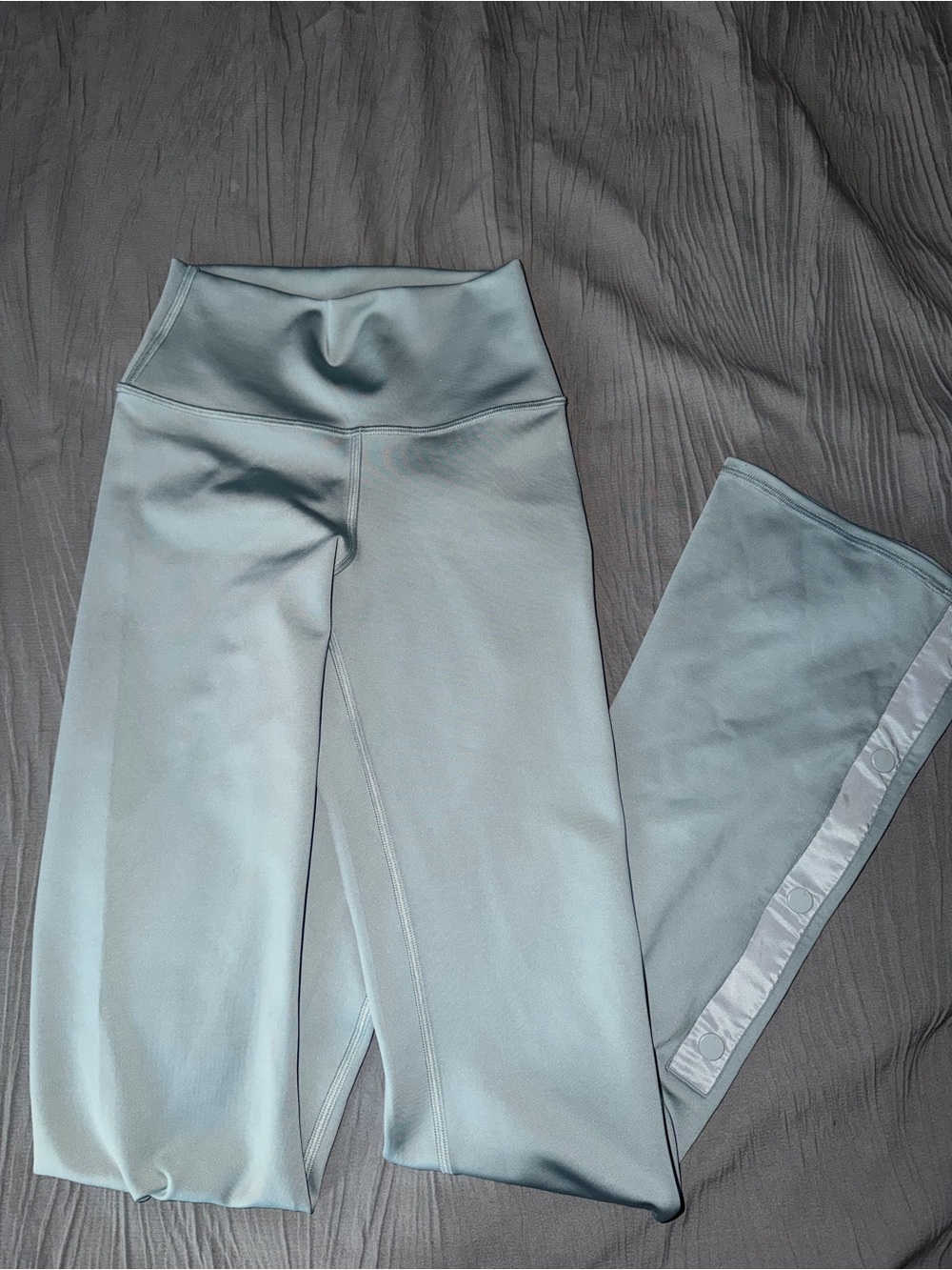 women’s ALO Light Blue/ cosmic gray flare leggings